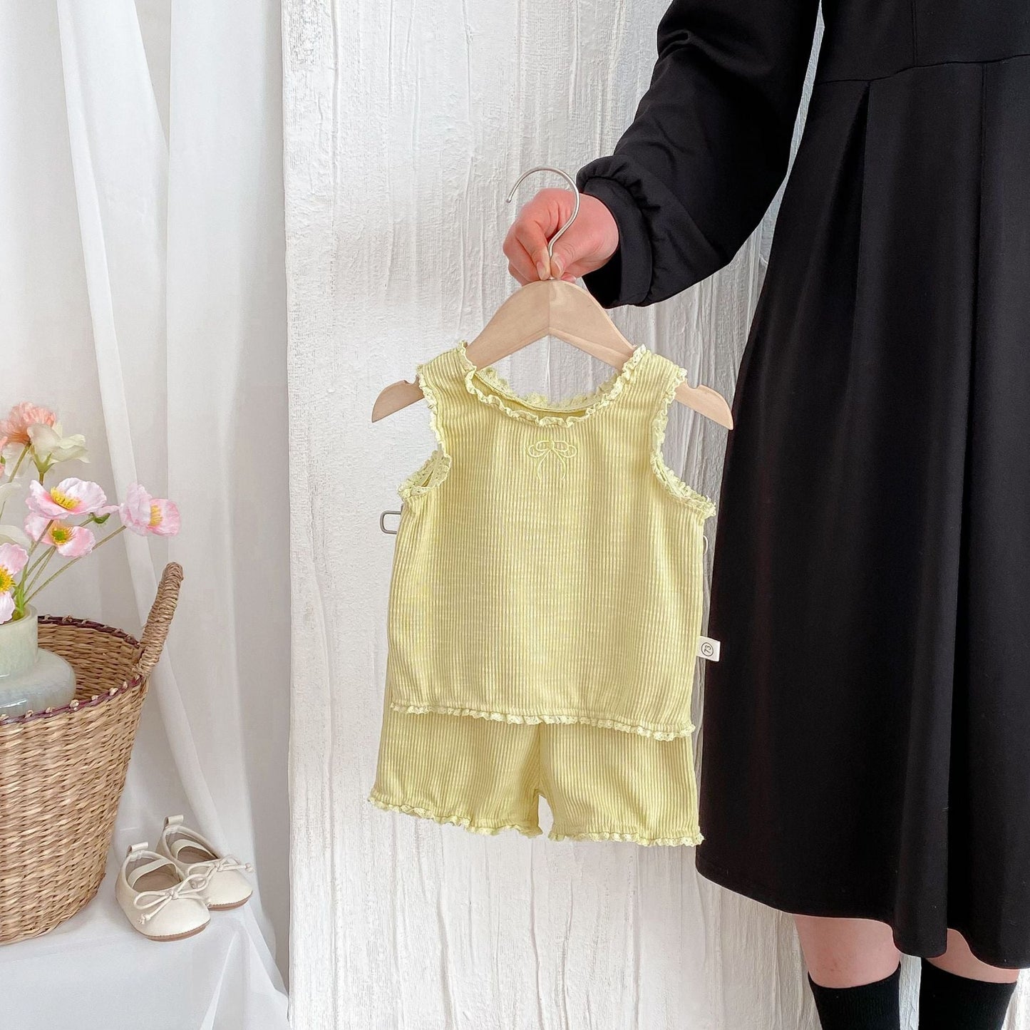 Completo estivo da bambina tinta unita con canotta e pantaloncini