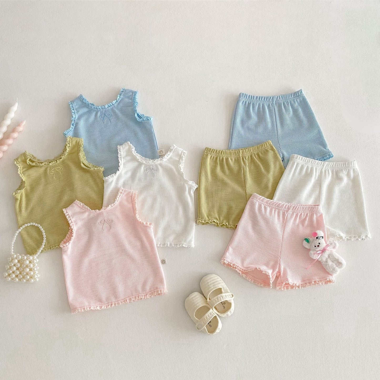 Completo estivo da bambina tinta unita con canotta e pantaloncini