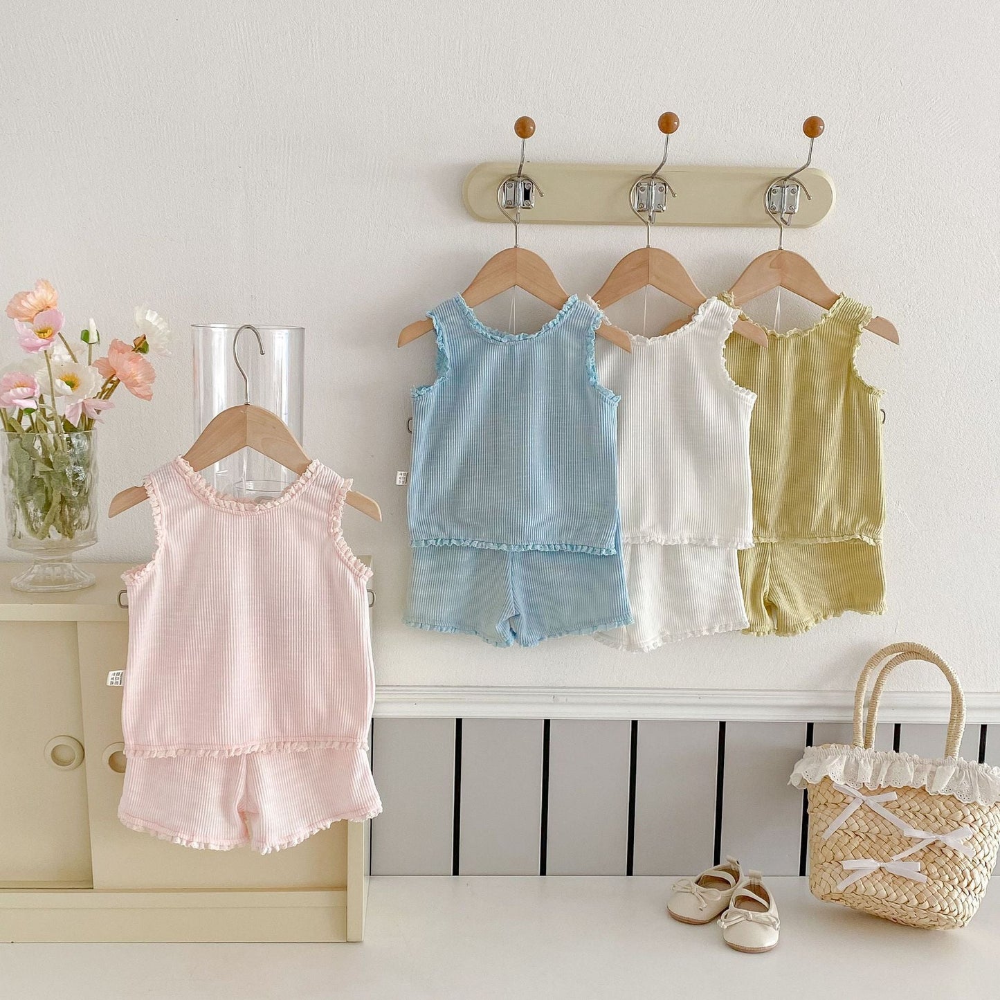 Completo estivo da bambina tinta unita con canotta e pantaloncini